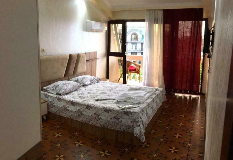 اتاق خانوادگی, Sunrise