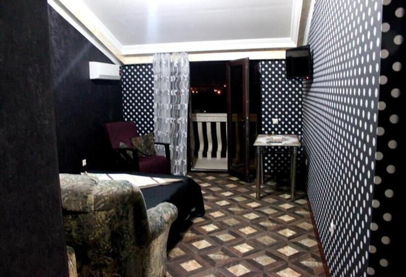 اتاق خانوادگی, Sunrise