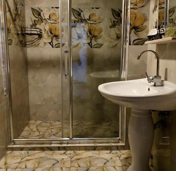 اتاق خانوادگی, Sunrise