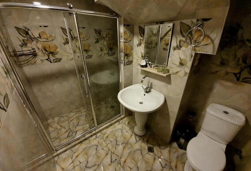 اتاق خانوادگی, Sunrise