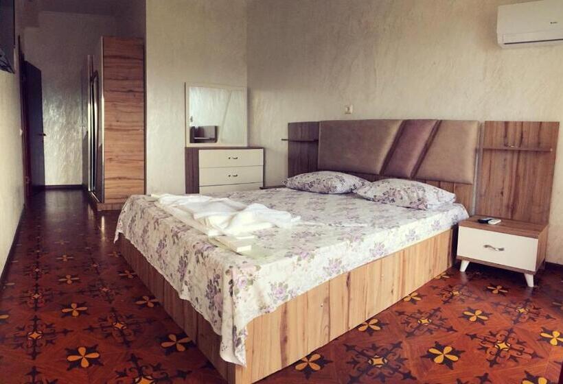 اتاق خانوادگی, Sunrise