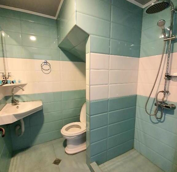 اتاق استاندارد سه تخته با بالکن, Sunrise