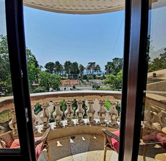 اتاق استاندارد سه تخته با بالکن, Sunrise