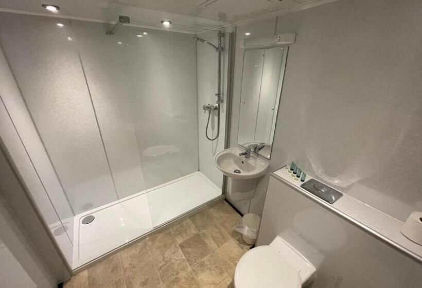 패밀리 룸, The George