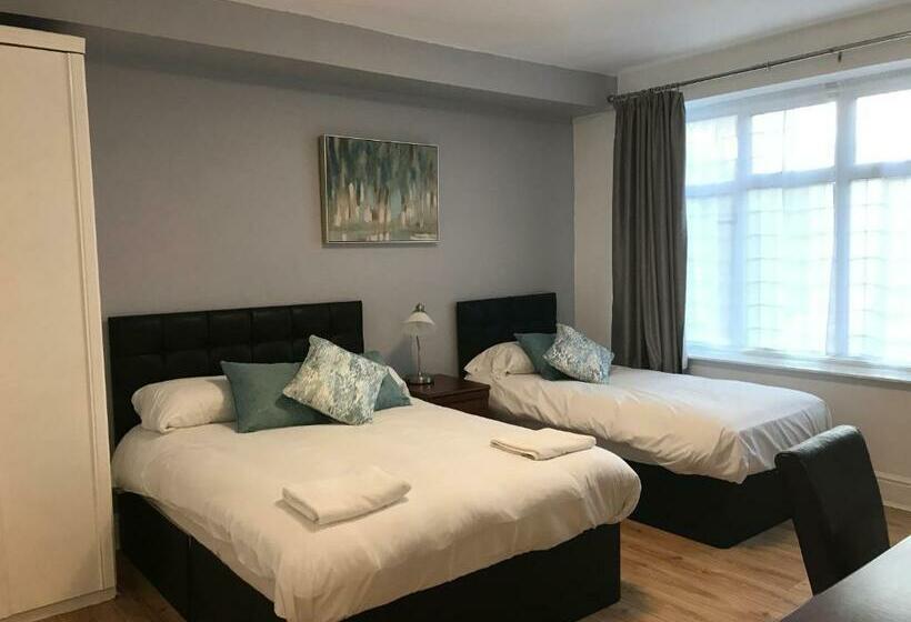 غرفة قياسية, Madonna Halley