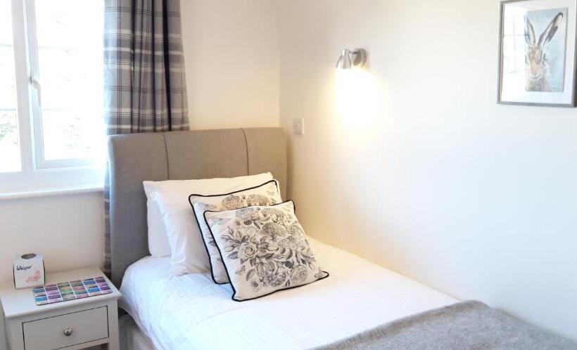 Standard Single Room, Trelawne