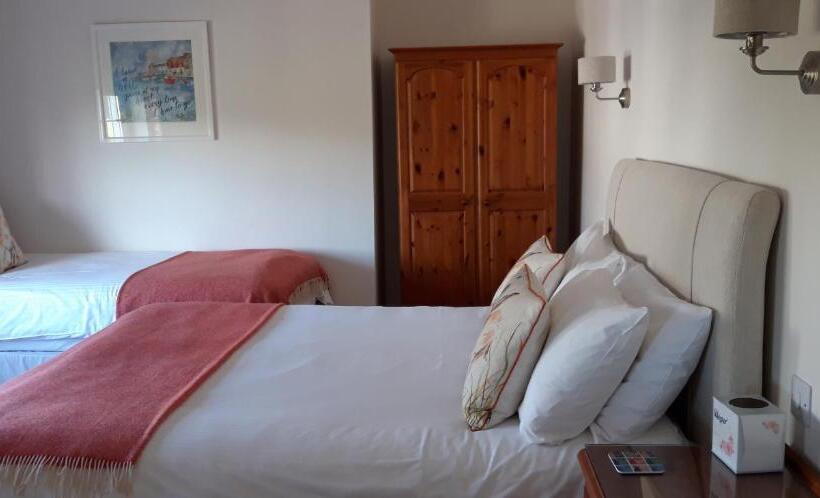 Standard Room, Trelawne