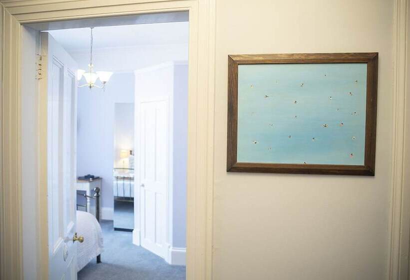 Номер Стандарт, Queensberry House B&b
