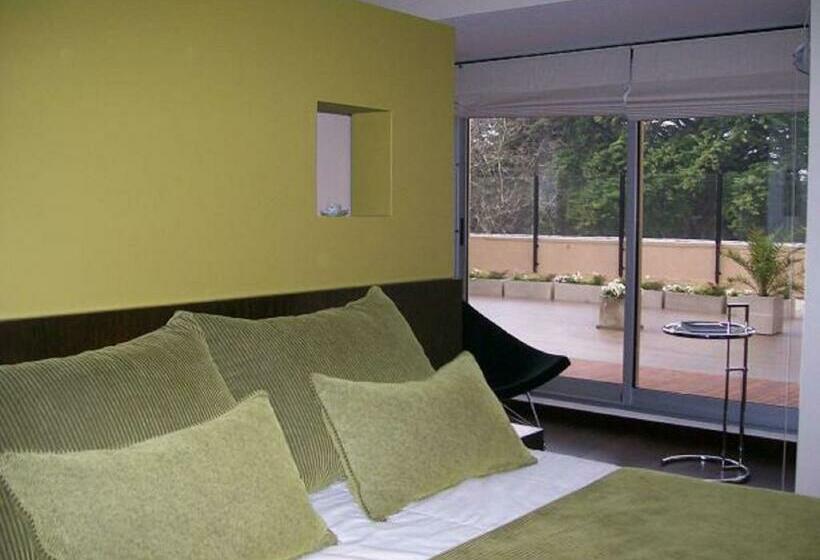 جناح جونيور, 646 Hotel Balcarce