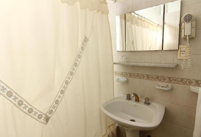 غرفة إقتصادية ثلاثية, 646 Hotel Balcarce