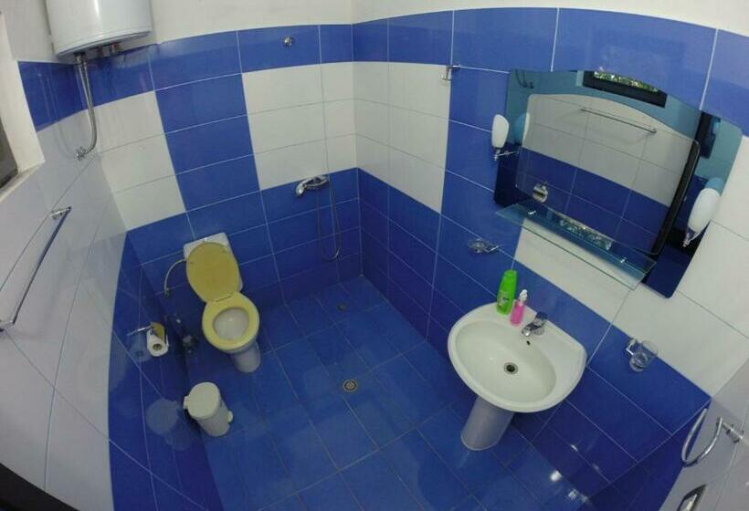 Quarto Triplo Standart, Buza