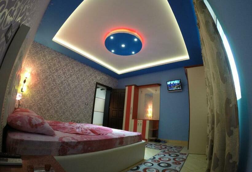 Quarto Triplo Standart, Buza