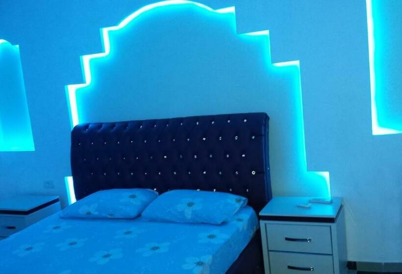 디럭스 룸, Buza