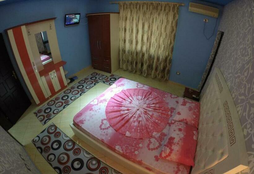 Quarto Triplo Standart, Buza