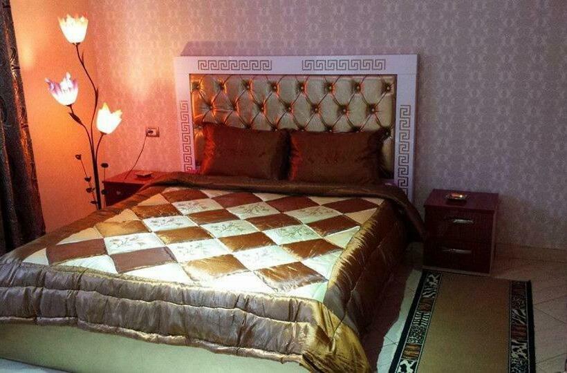 Quarto Triplo Standart, Buza