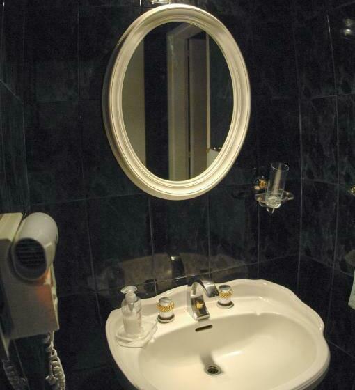 جناح عائلي, Los Monjes