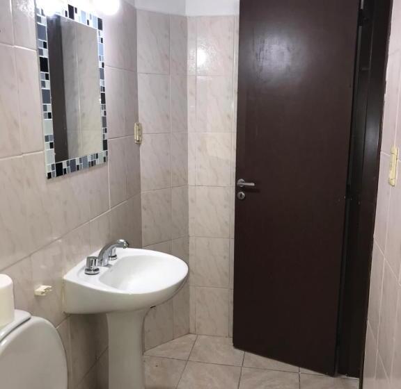 חדר משפחתי, Mola