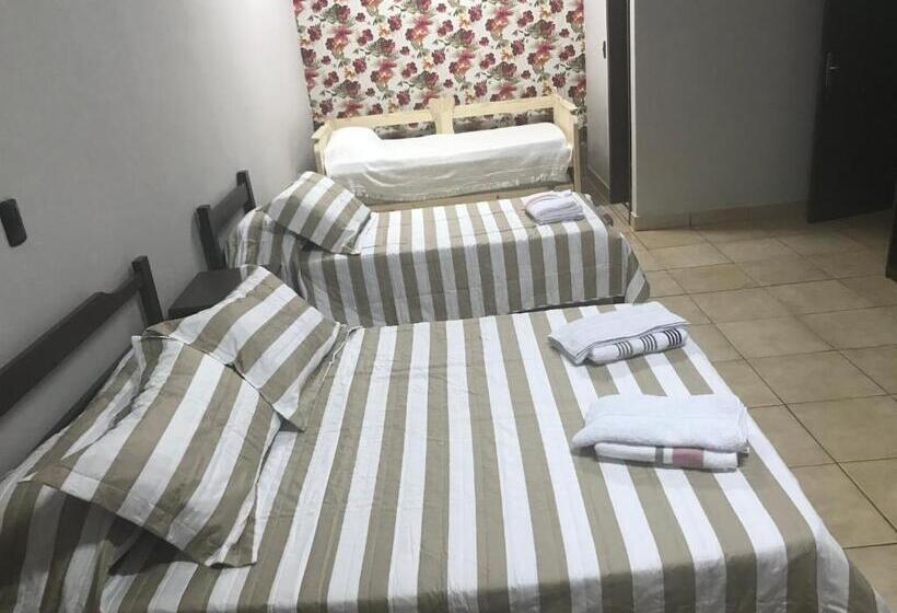 חדר משפחתי, Mola