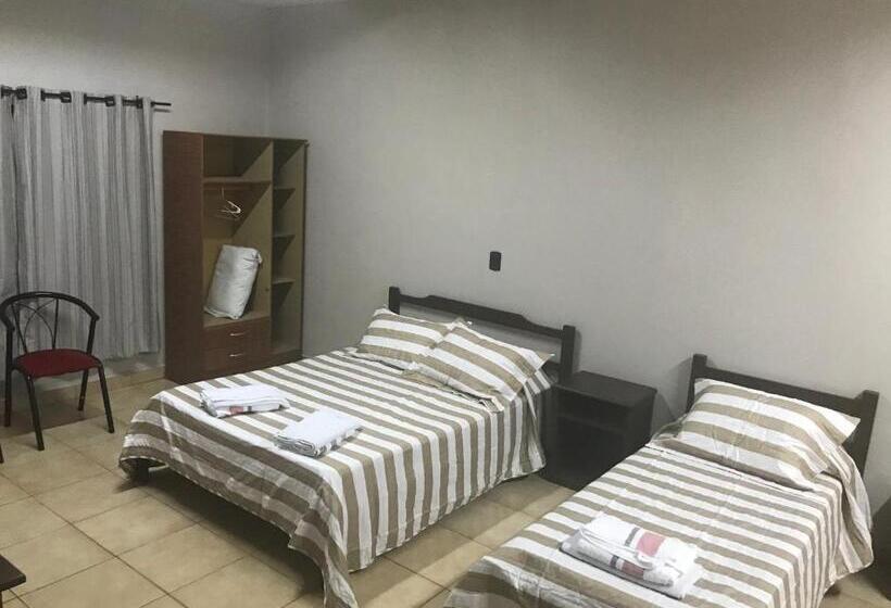 חדר משפחתי, Mola