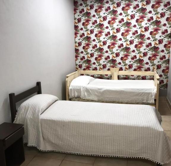 חדר משפחתי, Mola