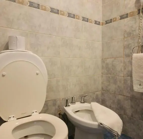 Standard Yhden Hengen Huone, Polans