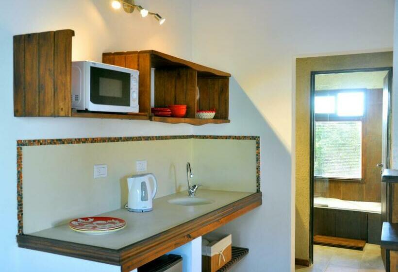 جناح, Senderos Del Tao