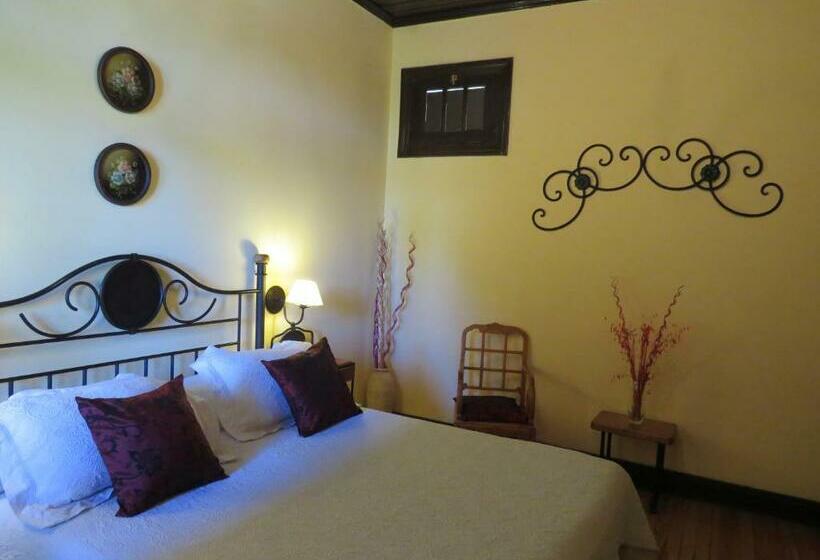 غرفة قياسية, Boutique Villa Art