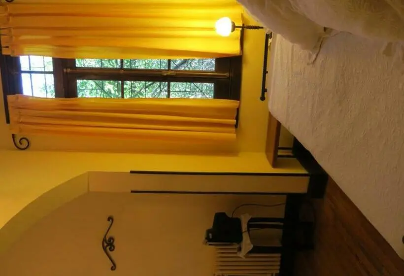 Standard Kolmen Hengen Huone, Boutique Villa Art