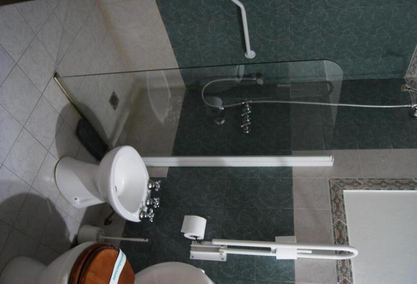 غرفة قياسية ثلاثية, Boutique Villa Art