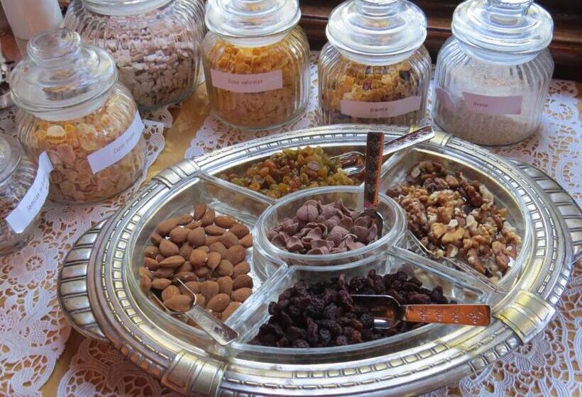 חדר סטנדרט לשלושה, Boutique Villa Art