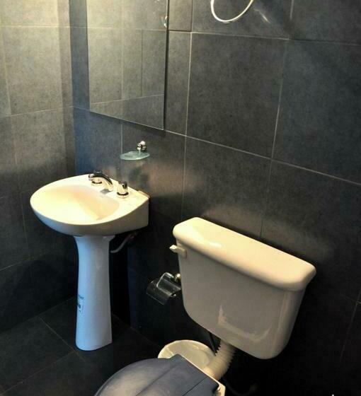 家庭间, Hostal Benjamin