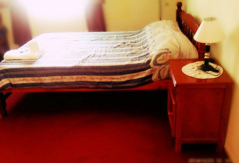 家庭间, Hostal Benjamin