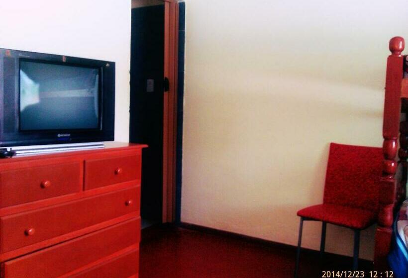 家庭间, Hostal Benjamin