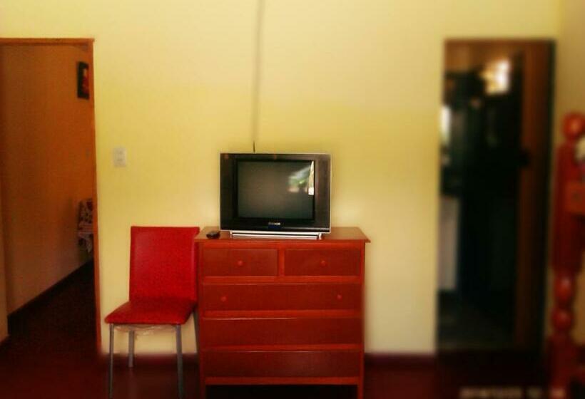 家庭间, Hostal Benjamin