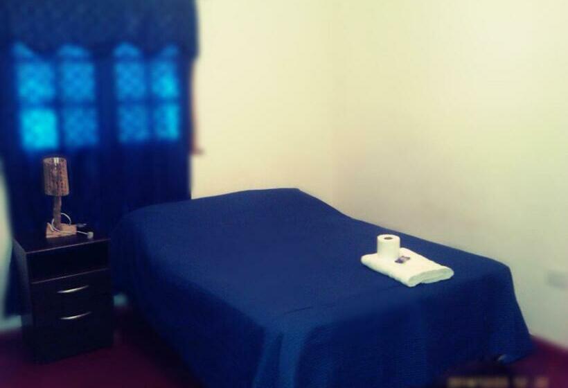 家庭间, Hostal Benjamin