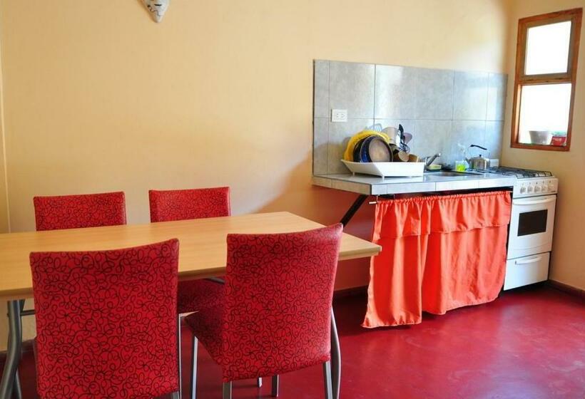 家庭间, Hostal Benjamin