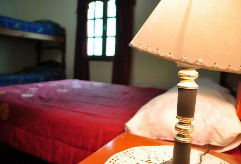 家庭间, Hostal Benjamin