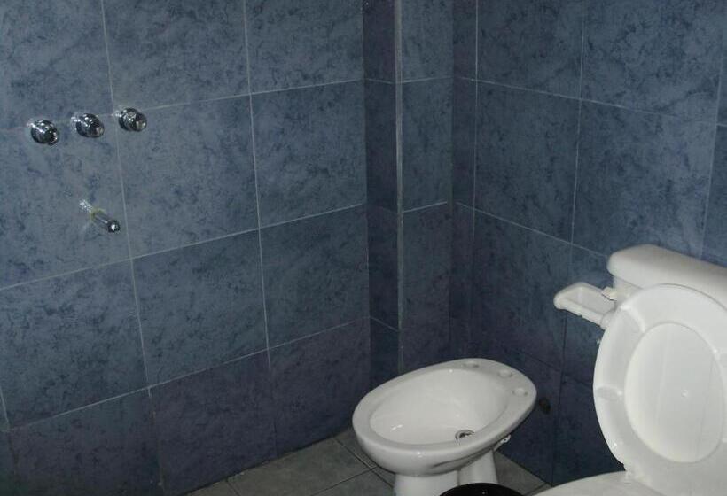 家庭间, Hostal Benjamin