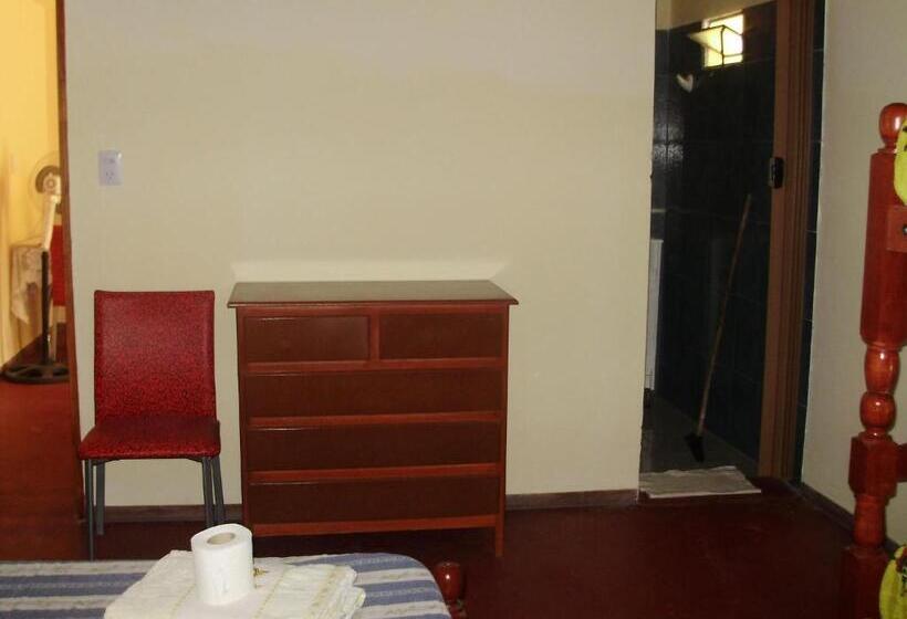 家庭间, Hostal Benjamin