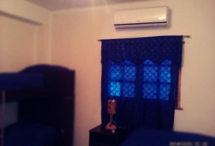 اتاق خانوادگی, Hostal Benjamin