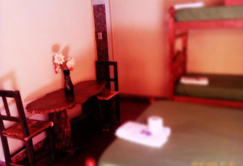 Четырехместный Номер Стандарт, Hostal Benjamin
