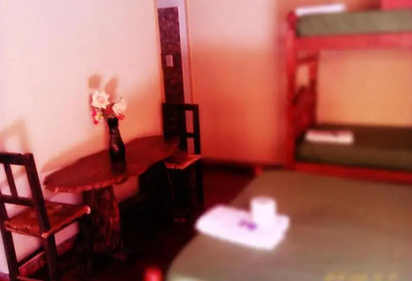 Pokój Czteroosobowy Standard, Hostal Benjamin
