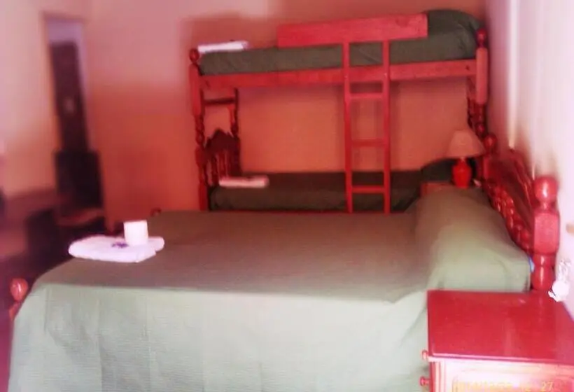 Pokój Czteroosobowy Standard, Hostal Benjamin