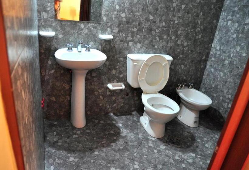 标准三人间, Hostal Benjamin