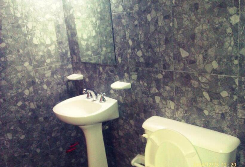 اتاق استاندارد سه نفره, Hostal Benjamin