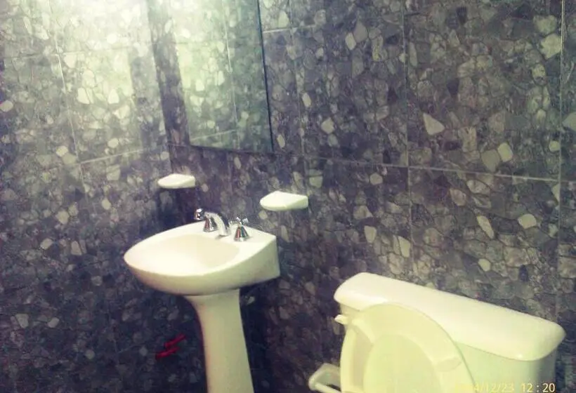 Pokój Standard Trzyosobowy, Hostal Benjamin