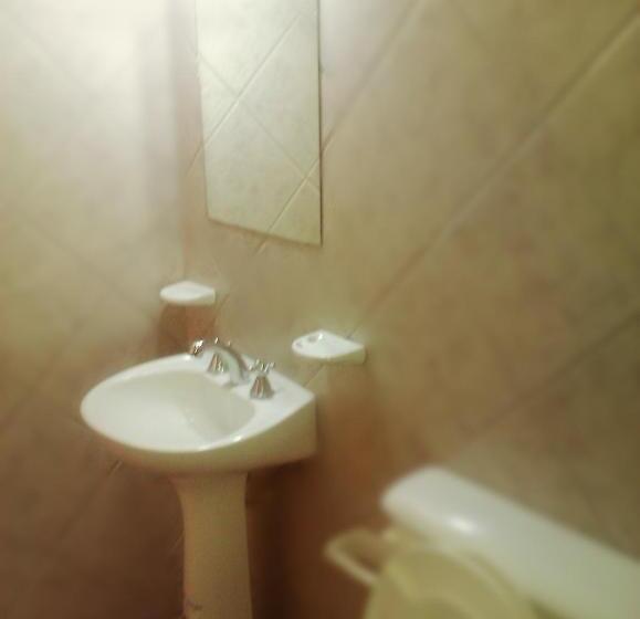 标准三人间, Hostal Benjamin