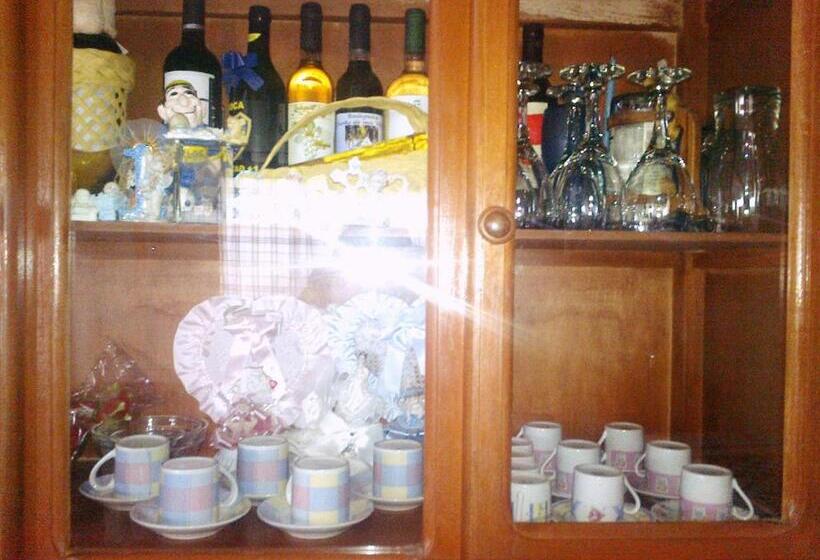 Дом 2 Спальни, Hostal Benjamin