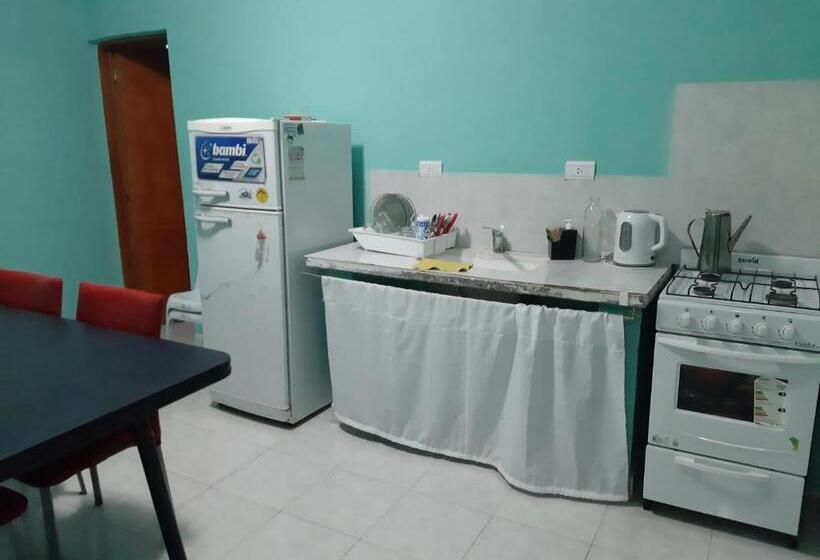 家庭间, Hostal Benjamin