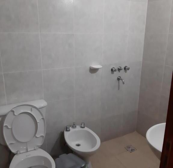 家庭间, Hostal Benjamin